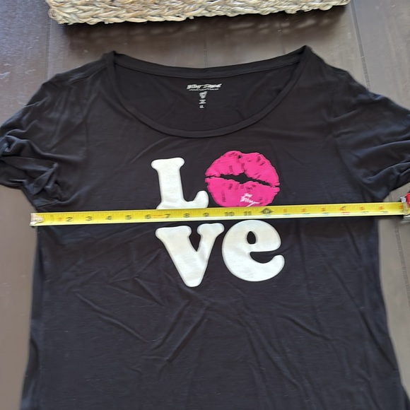 Betsy Johnson Tee Shirt - Picture 4 of 5